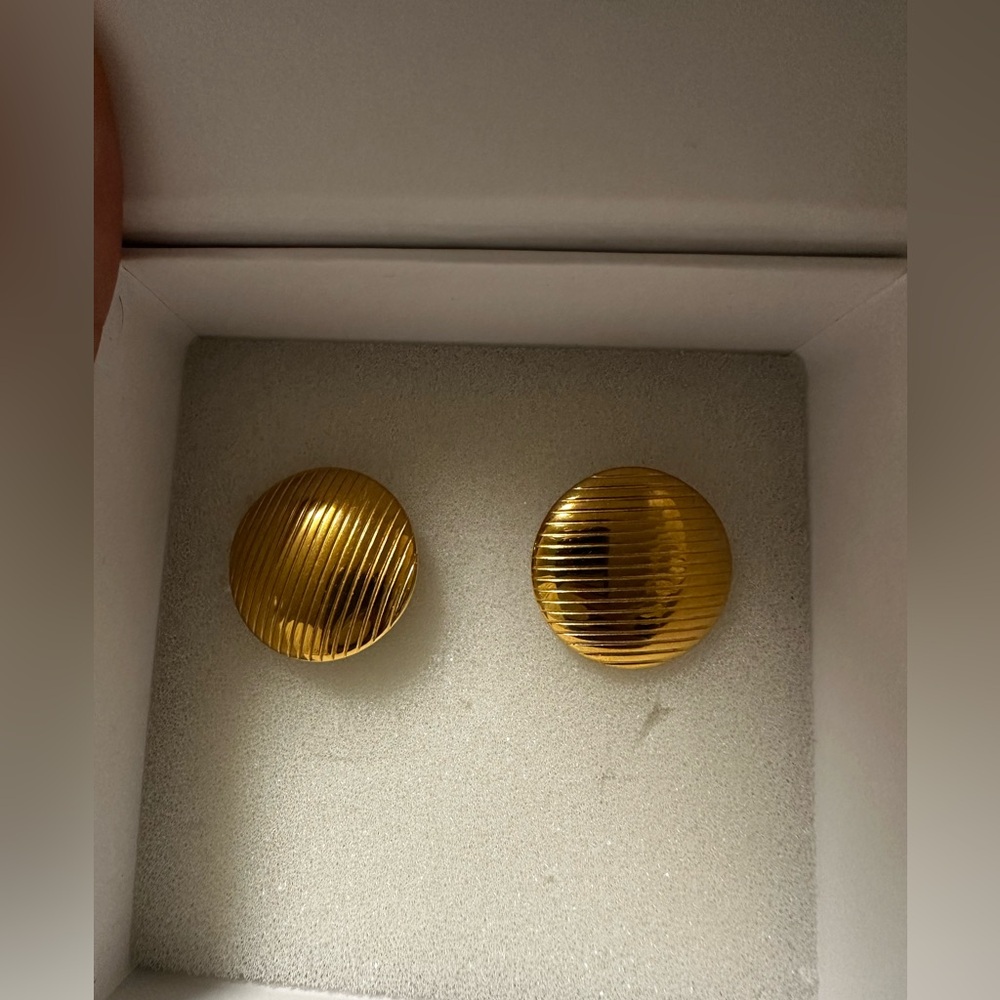 CENDRE Gold Round Button Earrings 🟡